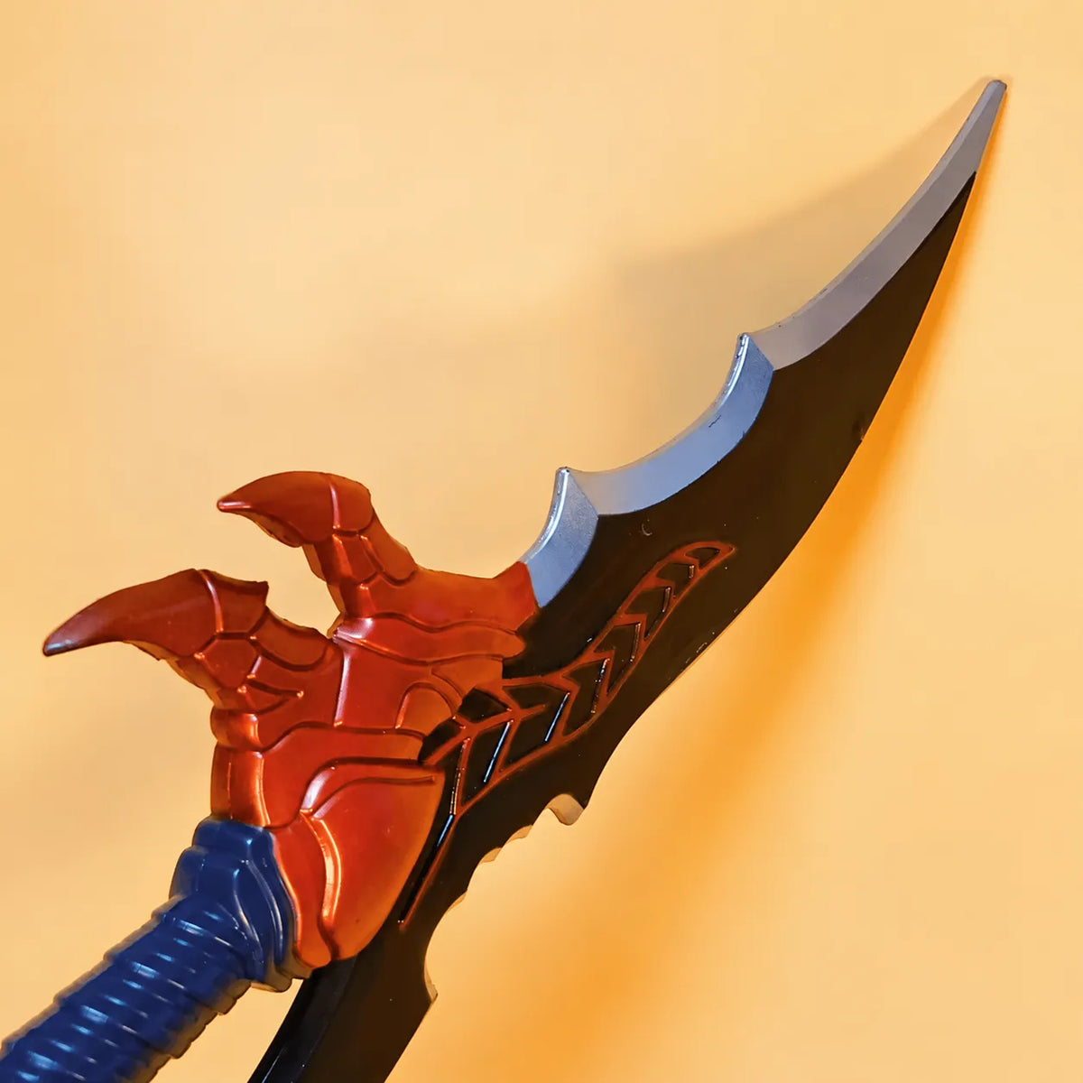 Solo Leveling Sung Jinwoo Kasaka’s Venom Fang Copper Claw-Guard Anime Prop Replica Wooden Dagger