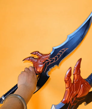 Solo Leveling Sung Jinwoo Kasaka’s Venom Fang Copper Claw-Guard Anime Prop Replica Wooden Dagger