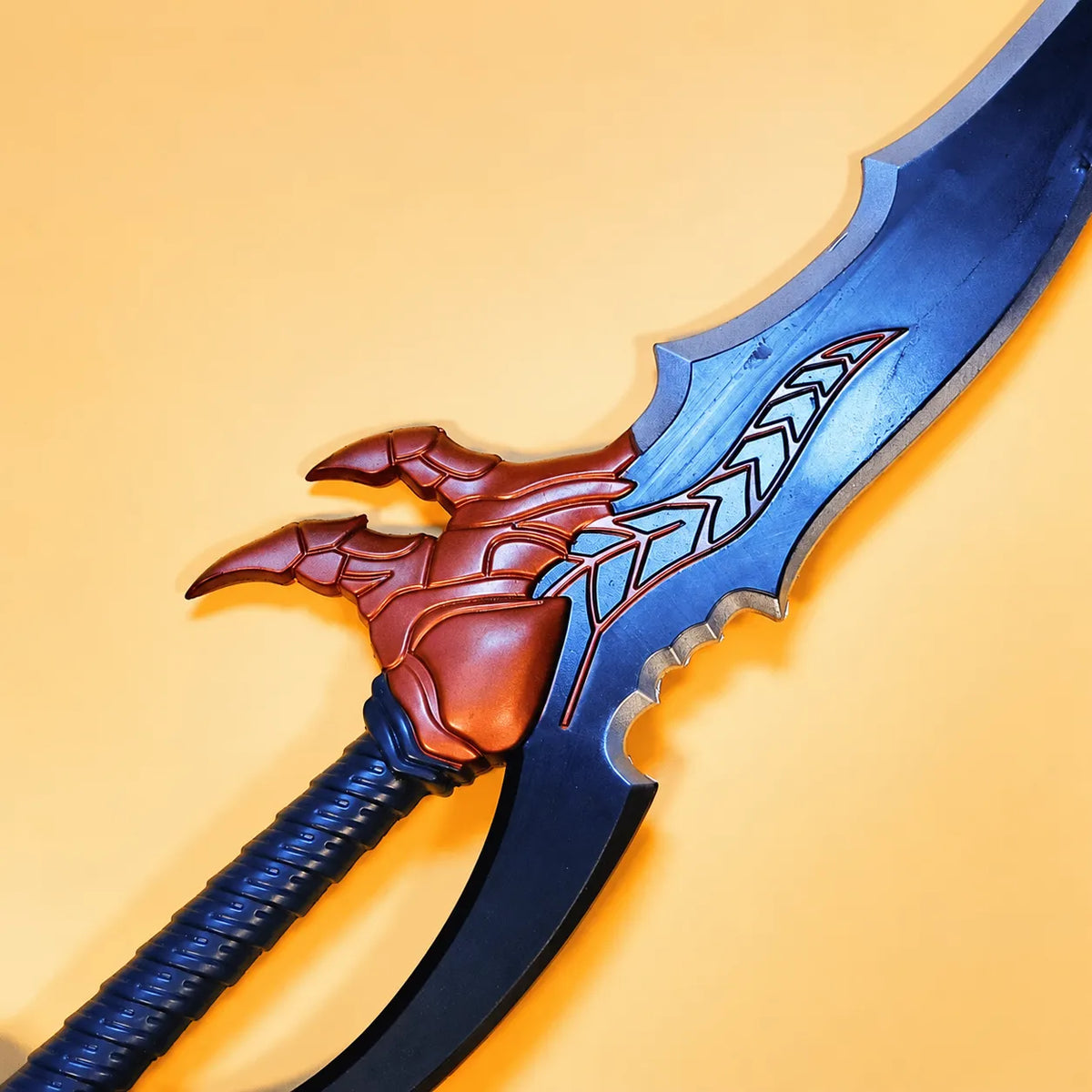 Solo Leveling Sung Jinwoo Kasaka’s Venom Fang Copper Claw-Guard Anime Prop Replica Wooden Dagger