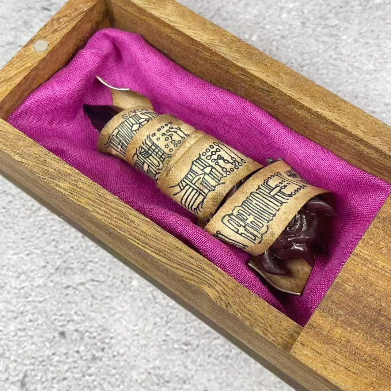 Jujutsu Kaisen Ryomen Sukuna Finger With Wood Talisman Box 1:1 Scale Prop Replica
